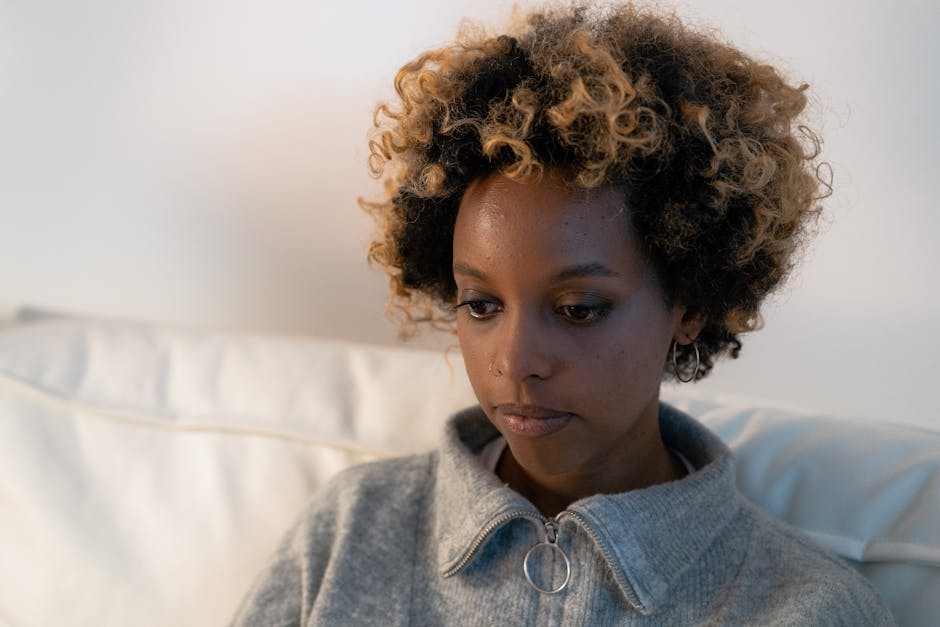 Stop Overthinking! 4 Trik Psikologi Sederhana Untuk Jadi Magnet Sosial Yang Disukai Banyak Orang