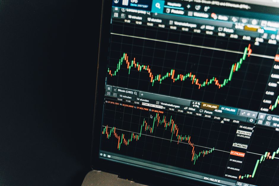 Selamat Tinggal Penasihat Keuangan? AI Kini Bisa Prediksi Portofolio Anda Lebih Akurat! - Page 1