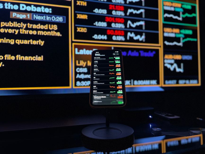 Selamat Tinggal Penasihat Keuangan? AI Kini Bisa Prediksi Portofolio Anda Lebih Akurat! - Page 2