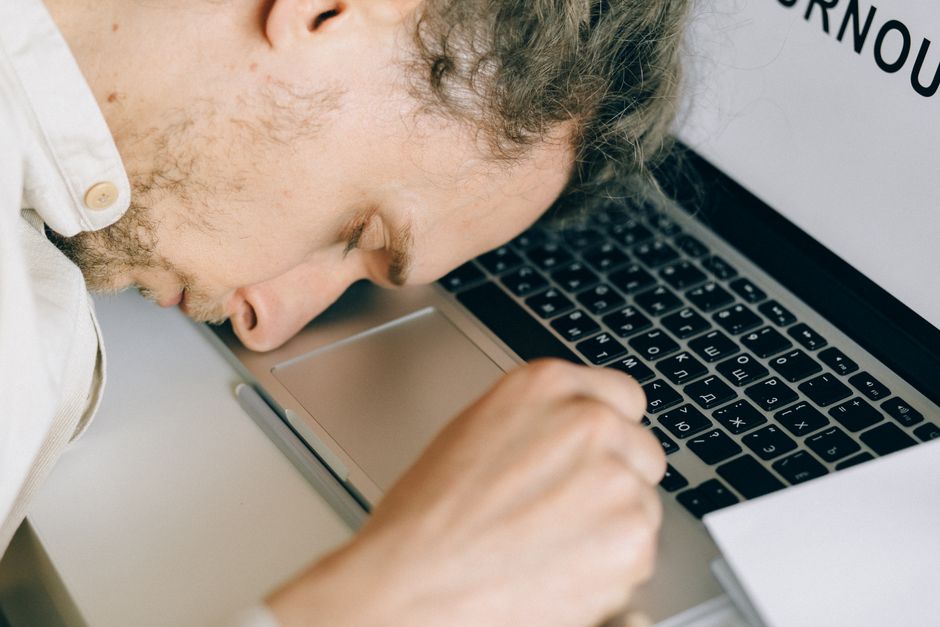 Dari Stress Jadi Santai: Aku Coba Gaya Hidup 'Minimalis Mental' Selama Seminggu, Ini Yang Terjadi! - Page 2