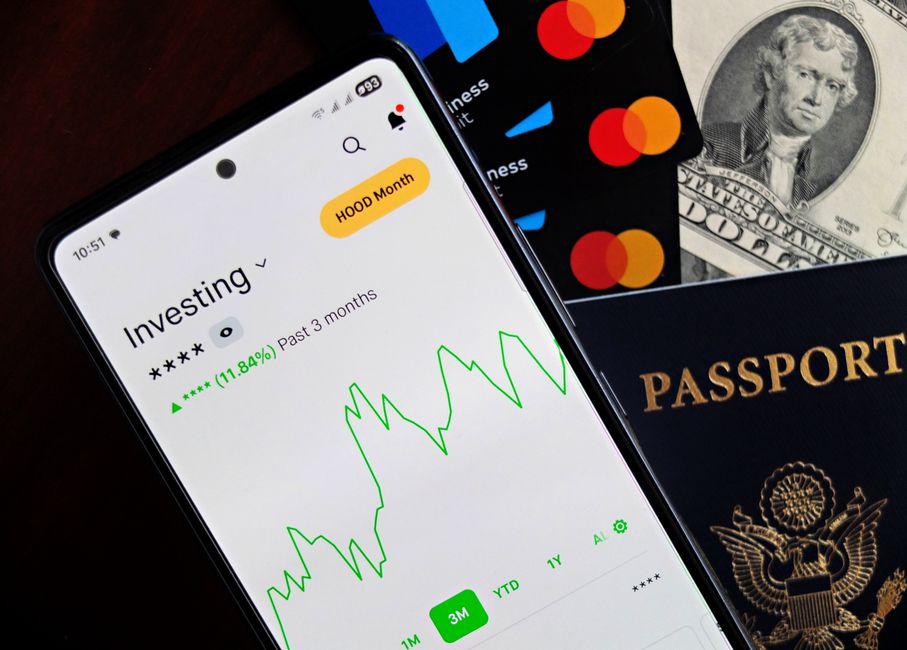 Skandal Algoritma: Bagaimana AI Diam-diam Membaca Pikiran Finansial Anda (Dan Kenapa Ini Berbahaya!) - Page 2