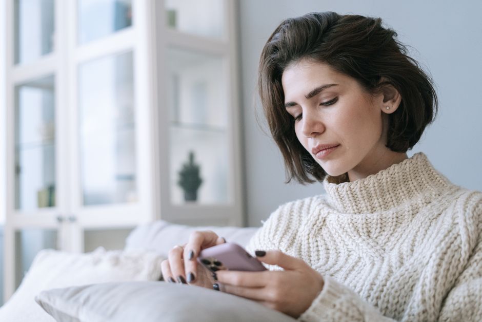 Berhenti Scroll, Mulai Hidup: Tantangan 7 Hari Detoks Digital Yang Akan Mengubah Otakmu! - Page 1