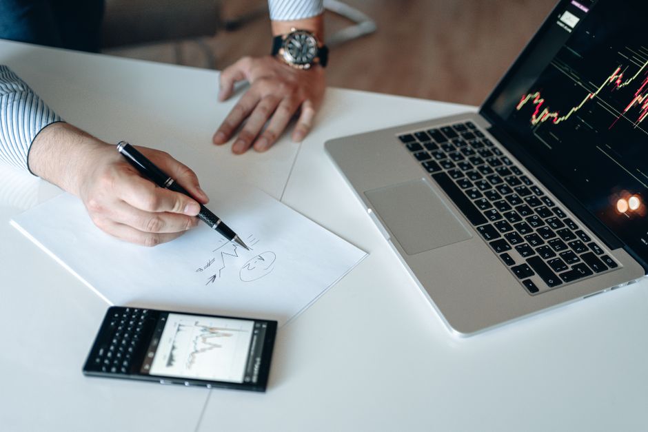 Bukan Sulap! AI Bisa Bikin Anda Hemat Jutaan & Investasi Lebih Cerdas: Rahasia Finansial Bebas Pusing! - Page 3