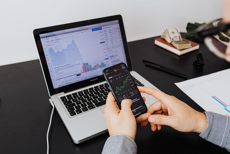 Bukan Sulap! AI Bisa Bikin Anda Hemat Jutaan & Investasi Lebih Cerdas: Rahasia Finansial Bebas Pusing! - Page 4