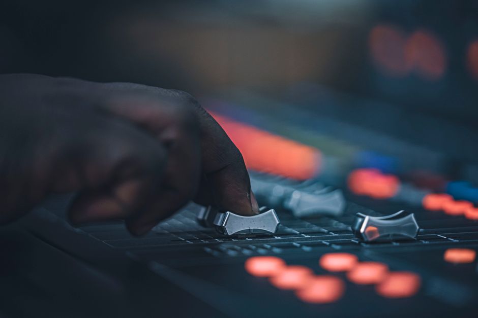 Identitas Digitalmu Di Tangan AI: Siapa Kamu Sebenarnya Di Era Algoritma? - Page 5