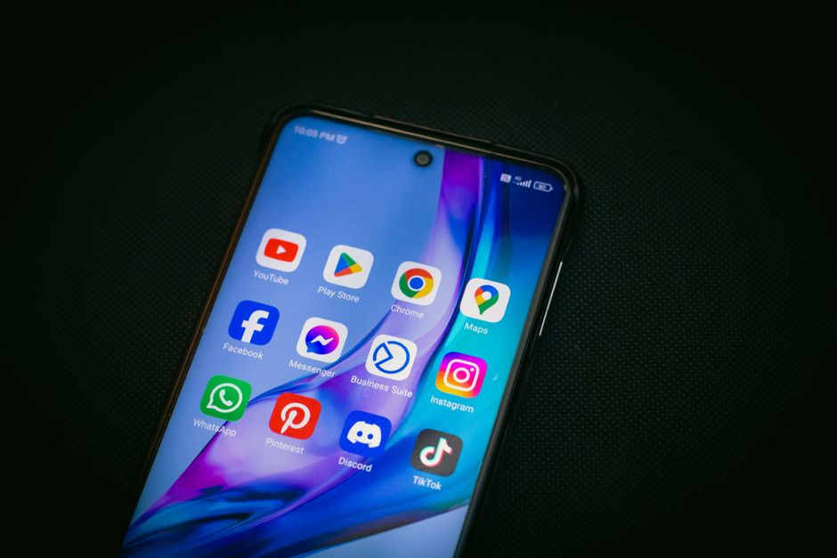 Pacaran Dengan AI: Kisah Nyata Mereka Yang Memilih Pasangan Digital & Mengapa Ini Makin Normal - Page 3