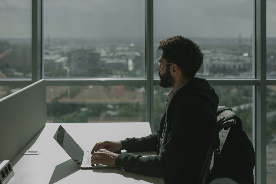 Pekerja Teknologi Wajib Baca! 7 Skill Baru Yang Akan Diminta Dunia Kerja Akibat Ledakan AI (Jangan Sampai Ketinggalan!) - Page 2