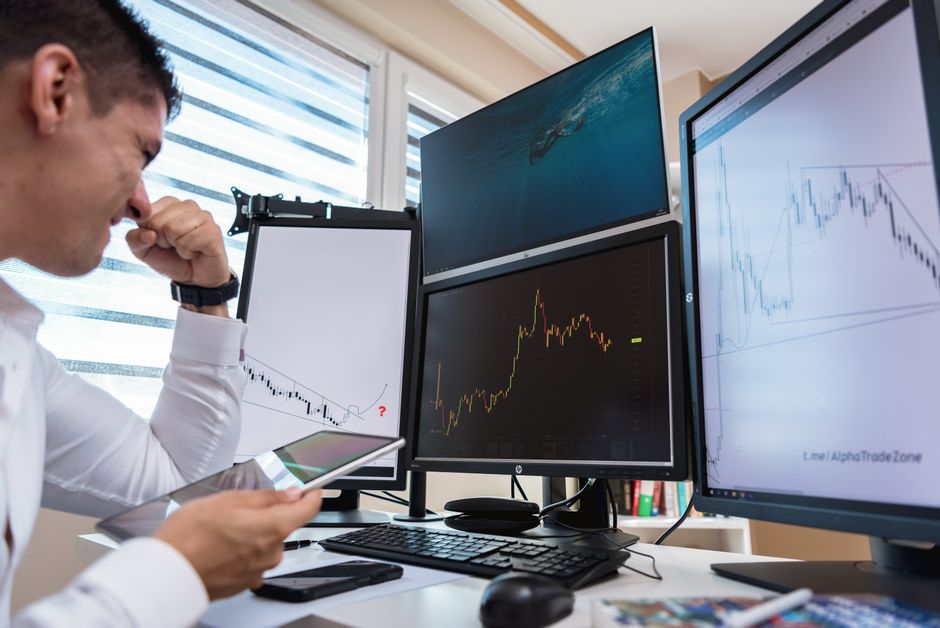 STOP Investasi Bodoh! AI Ungkap 3 Saham 'Emas' Yang Disembunyikan Para Bandar! - Page 2